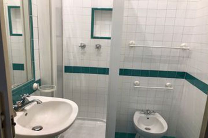 Room 26 of 196