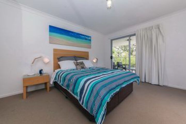 Room 6 of 12