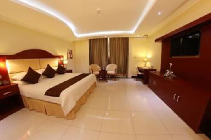 Room 32 of 47