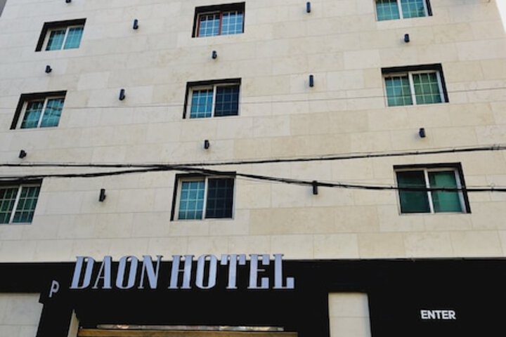 Hotel 32 of 33