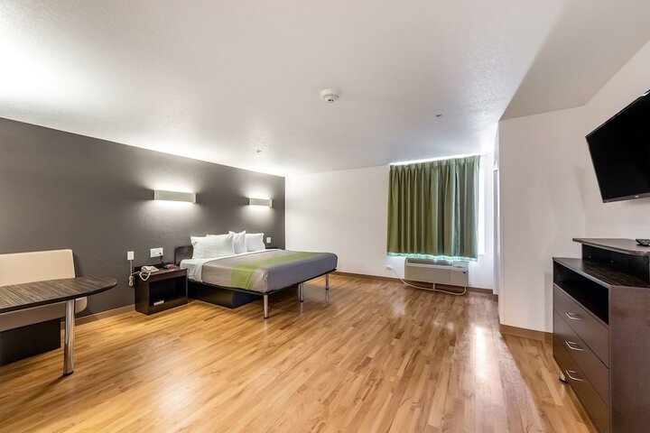 Room 16 of 36