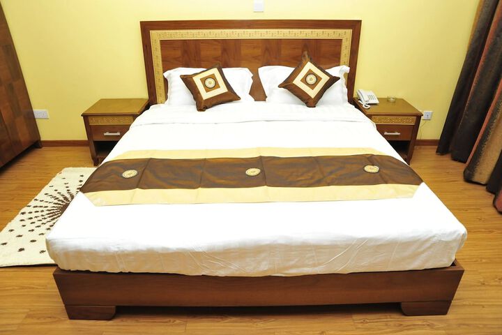Room 10 of 27