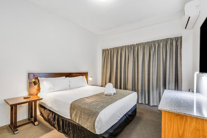 Room 10 of 27