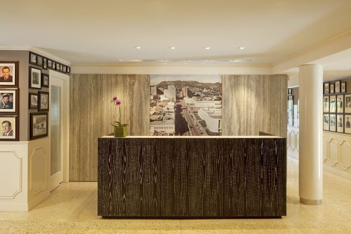 Check-in/check-out kiosk