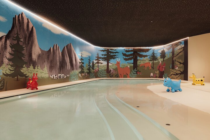 Pool 40 of 111