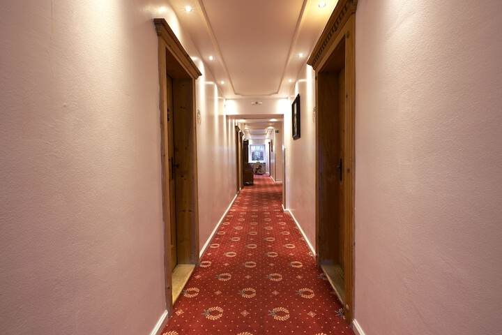 Ballroom/Hall 72 of 77