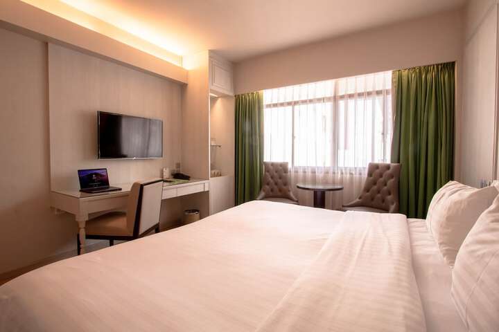Room 17 of 48