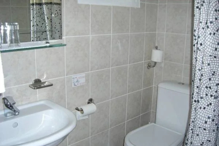 Room 4 of 12