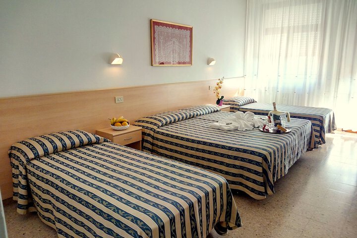 Room 7 of 65