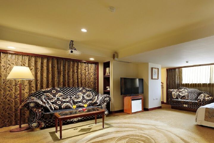 Room 13 of 81