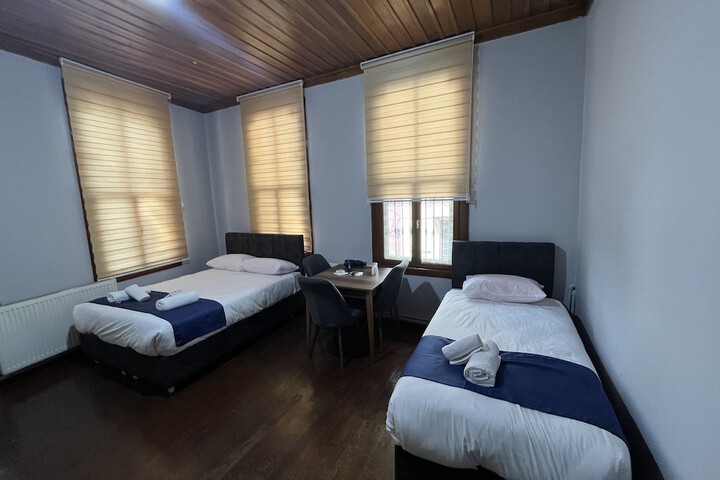 Room 7 of 13