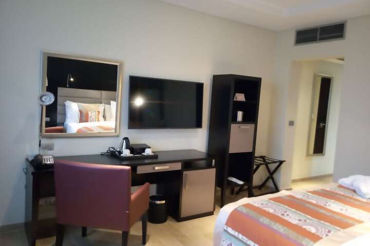 Room 10 of 42