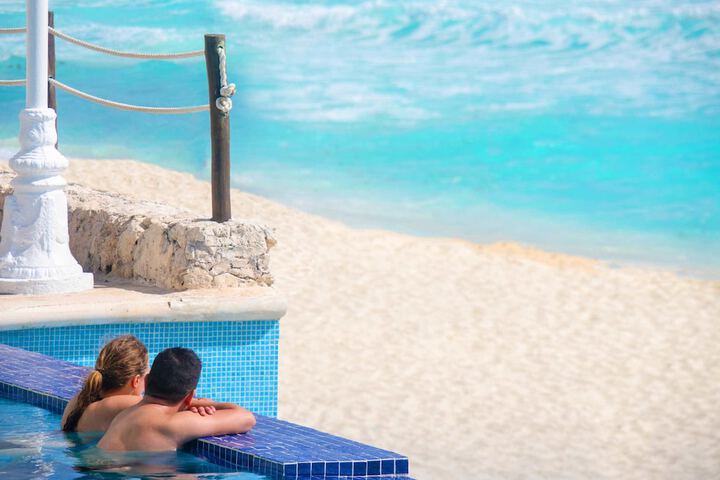 Hotel Pool