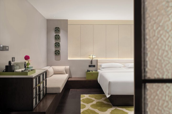 Room 17 of 40
