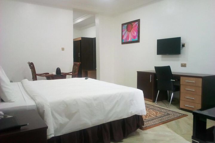 Room 7 of 38
