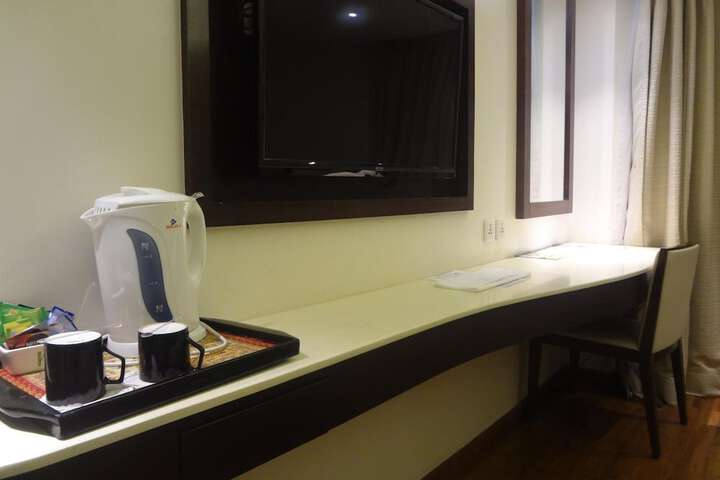 Room 9 of 48