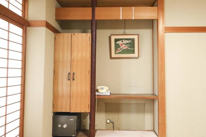 Room 5 of 40