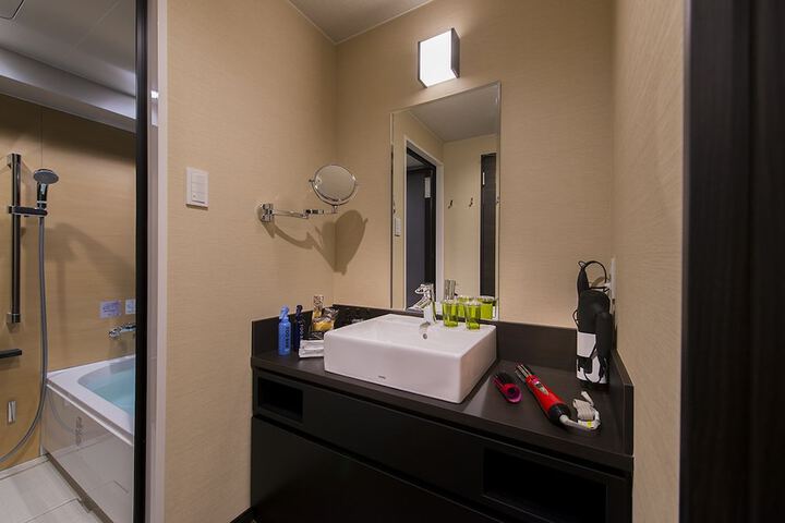 Room 17 of 48