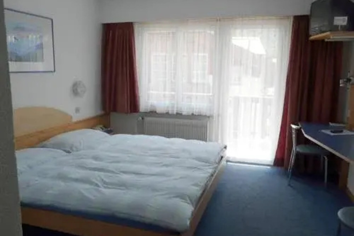Room 2 of 14