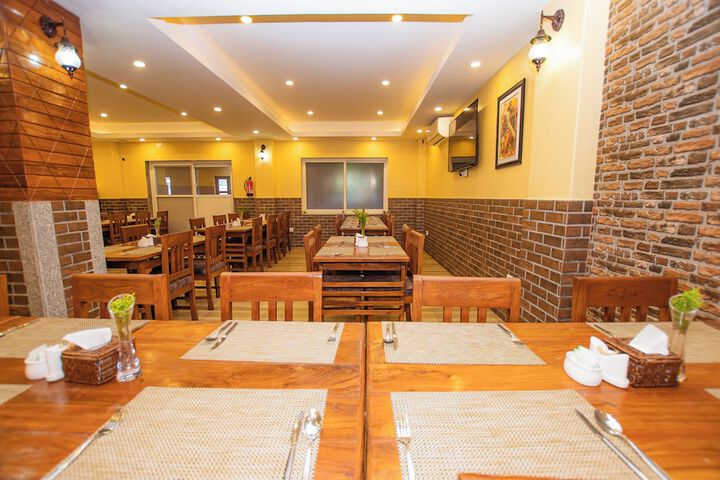 Dining 54 of 78