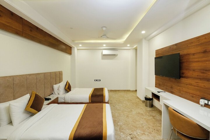 Room 6 of 31
