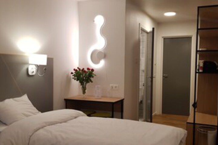 Room 30 of 46