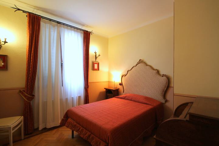 Room 10 of 31