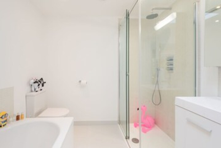 Room 2 of 32