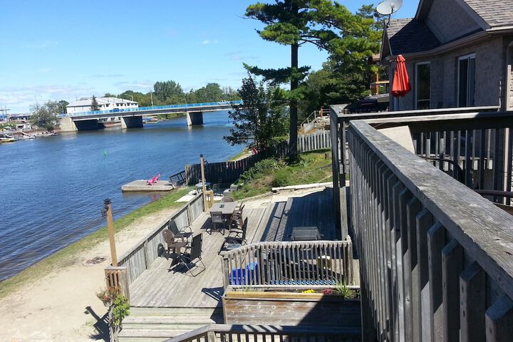 Sundeck 13 of 20