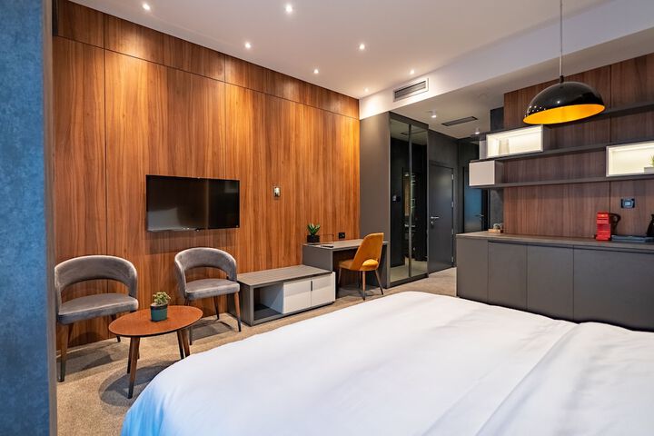 Room 27 of 46