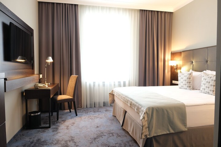 Room 5 of 34