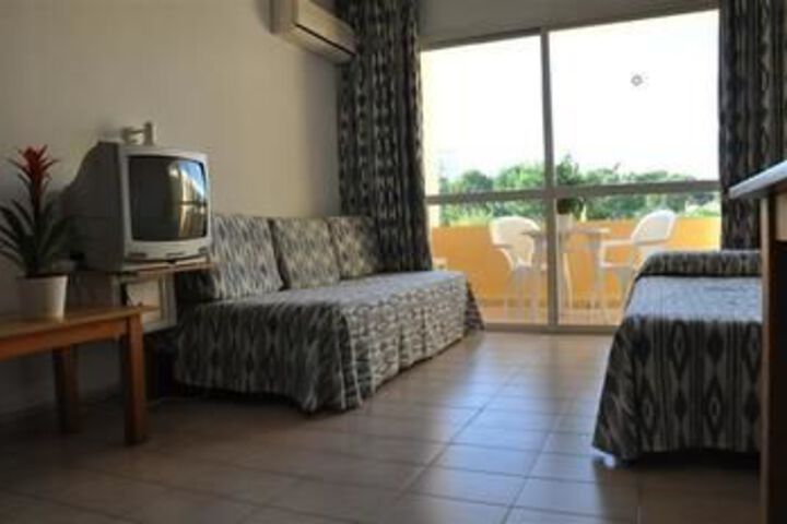 Room 8 of 28