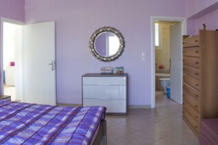 Room 33 of 40
