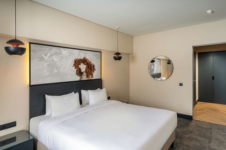 Room 52 of 214