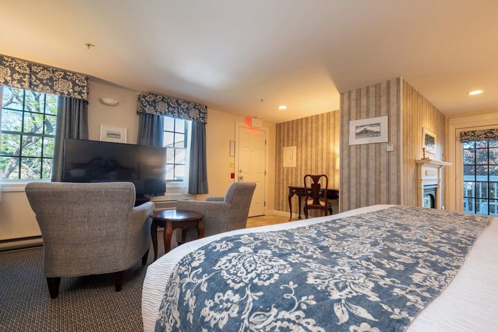 Room 40 of 176