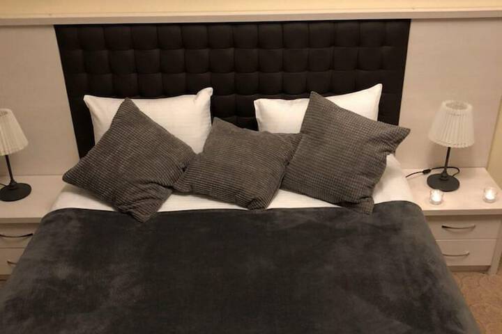Room 32 of 41