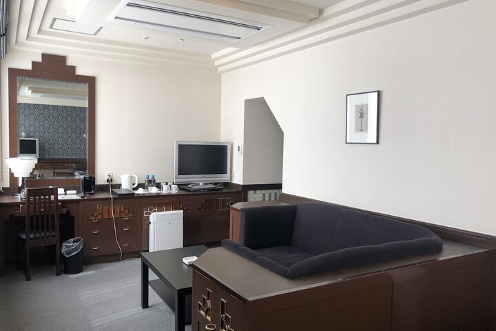 Room 4 of 66