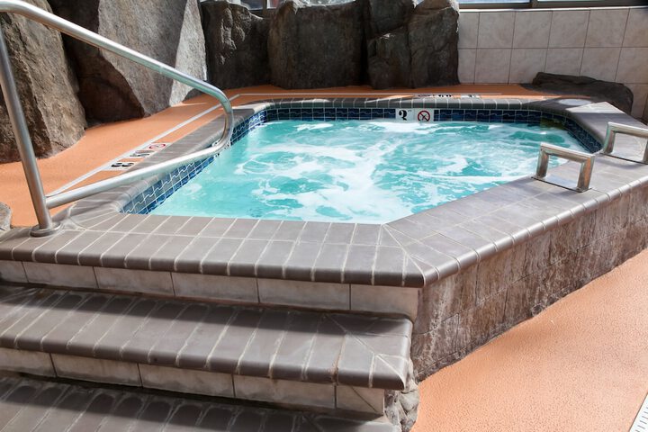 Indoor spa tub