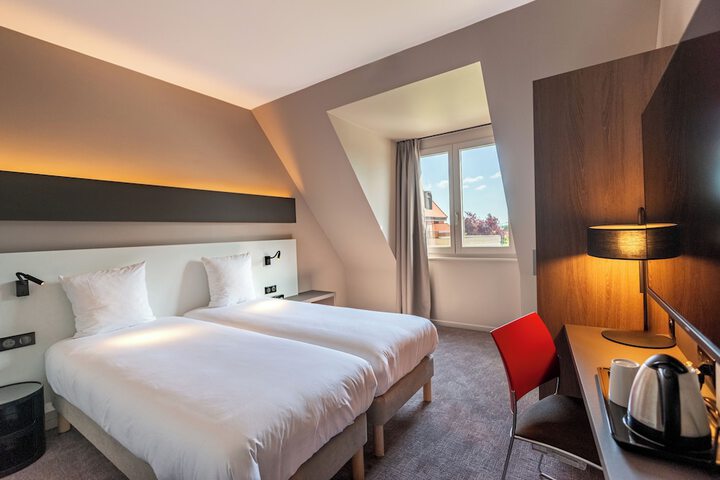 Room 27 of 105
