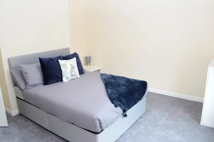 Photo of Lovely 2-BR Holiday Flat - Free Parking