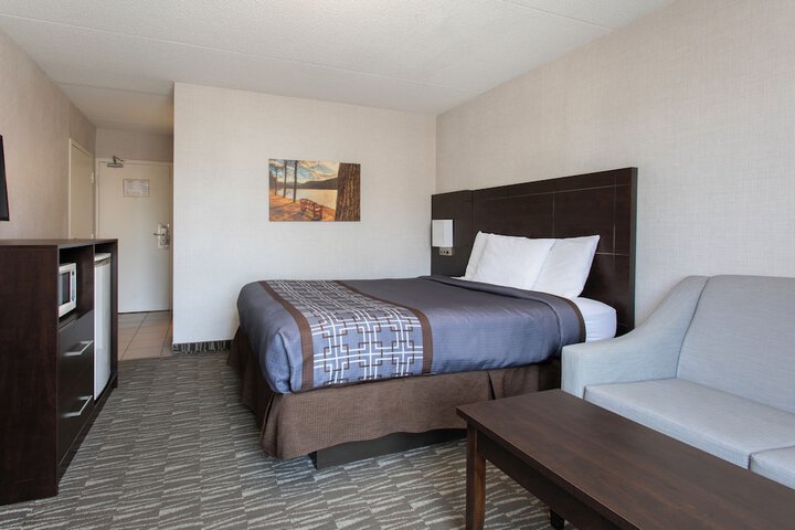 Standard Queen Bed Accessible (6 of 15)