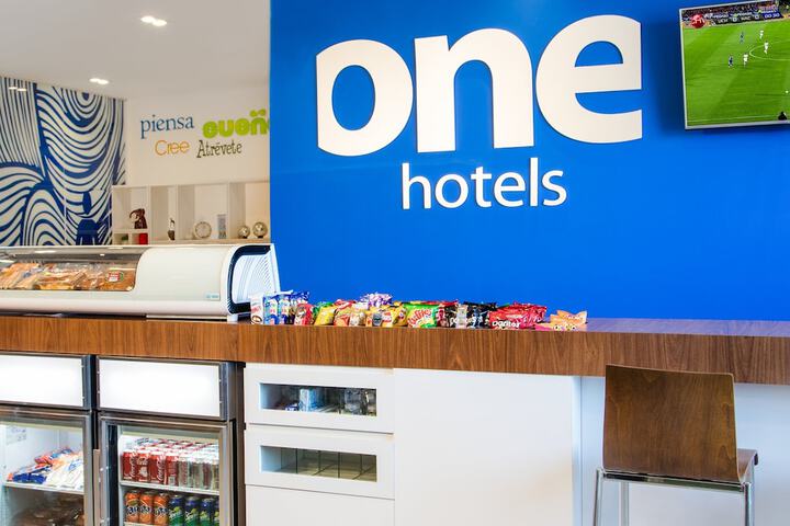 Lounge 28 of 42