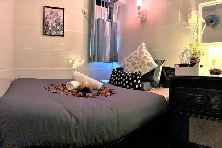 Room 17 of 37