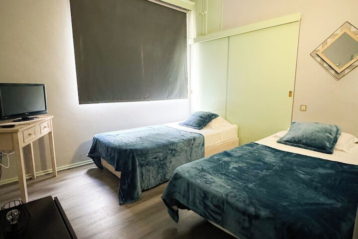 Room 9 of 35