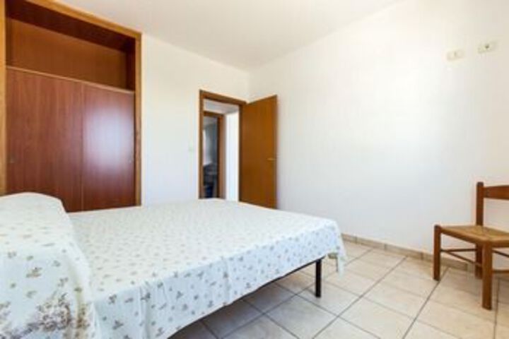 Room 8 of 19