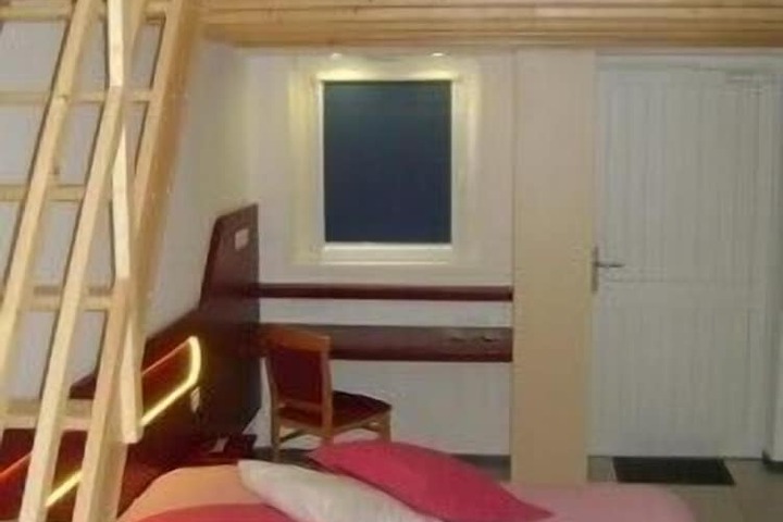 Room 15 of 38