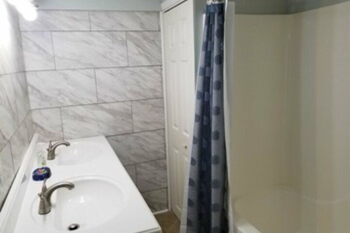 Room 3 of 27
