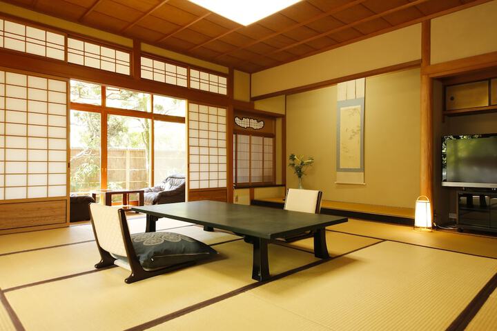 Room 4 of 96