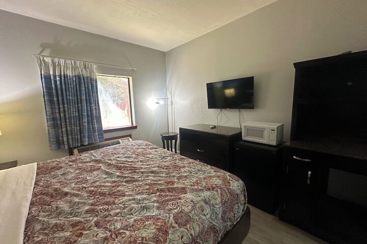 Room 5 of 33