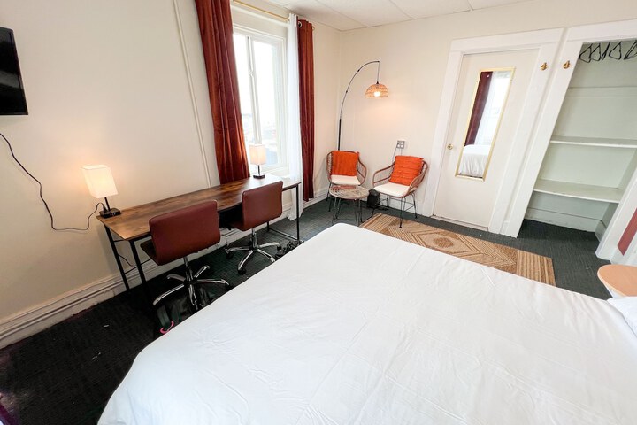 Room 16 of 85